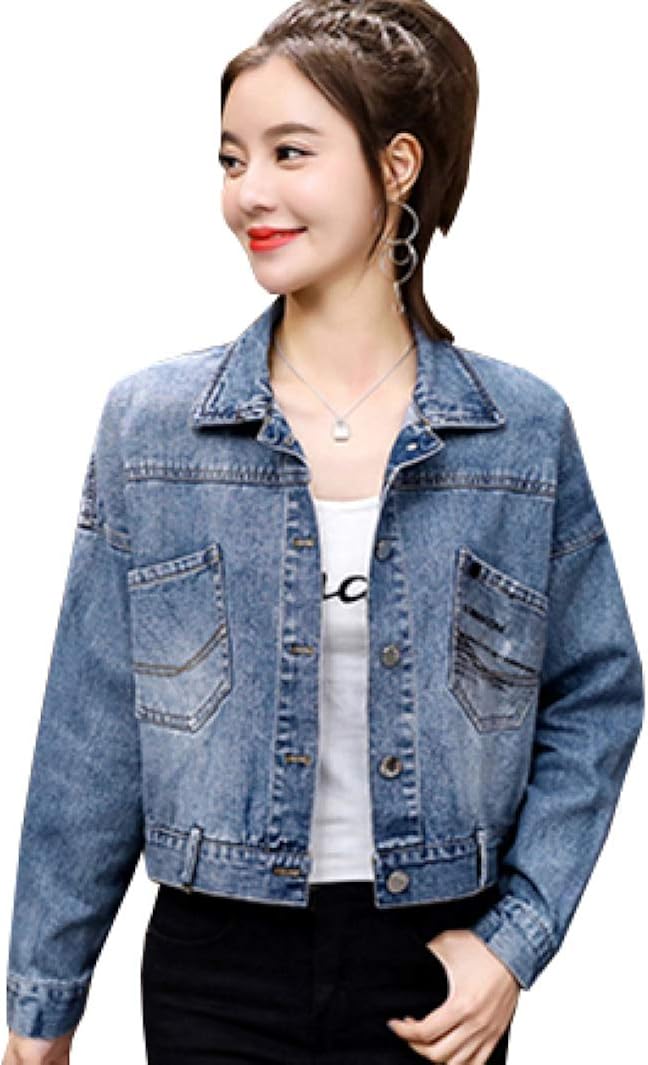 　　　 ◆◇◆売れている秘密◆◇◆ メイン素材：デニム　対象：女性　サイズ：S-XL（目安サイズは画像までご参照してください) 素材に綿を使用しているため、お手入れが簡単で手間がかかりません。着心地の良い生地にスタイリッシュなデザイン、さっぱりした感じ満点です。? ストレッチの効いたデニム素材ですので肩周りや腕が動かしやすく、ストレスフリーでGジャンが楽しめます。 春〜夏〜秋と爽やかで軽い印象は、コーデを一気に季節感あるスタイルにしてくれ、ぱっと目を引く明るい印象を作ります。 S、M、L、XLと4サイズ展開でのお届けですので、ご自身の体型に合わせて選ぶのはもちろん、コンパクトに着たりルーズに着たり…お好きなシルエットで楽しめますよ。 　　　◆◇◆注意事項◆◇◆ご覧のモニターの環境、撮影環境により実物と色味が異なって見える場合がございます。湿った状態で他のものと擦り合わせると色が移る恐れがあります。濃色品の洗濯時は、白色、淡色と分けて洗ってください。説明 パンツ、スカートなどボトムスを選ばず、Tシャツ、パーカー、ワンピースなどのレイヤードも楽しめる万能アイテムです。とても柔らかい生地で、ゴワゴワしません！厚すぎず薄すぎない生地感がロングシーズン着回せるポイントです。肉感を拾ったり、インナーの線を拾う心配がありません。しっかり伸びる生地は、ごわごわ感、窮屈感を大幅に軽減し、初めて着た時から自然に身体に馴染む心地よい着心地を実現します。さらに洗うことで、より柔らかな風合いへと変化していきます。しかもデニム好きさんにも納得していただけるよう、ステッチやボタン部分などのディテールにもこだわりました。どんなアイテムにも合わせやすく着回しやすい万能アイテムで、格好良さと可愛さを両方とも揃えて女性の魅力と青春感をたっぷり演出してくれて、ぱっと目を引く目立つ印象を作ります。漂白剤・タンブラー乾燥ご使用は避けてください。洗濯後はよく型を整えて干してください。サイズは平置き寸法です。表示サイズより多少の誤差(約1-3cm)が生じる場合がございます。この商品は天然染料を染めの、独特な風合いを求めたジーンズと同様のデニム素材を使用しております。洗濯の度に色落ちが生じ、他のものに色移りします。また染料の特性上、本製品をそのまま着用すると、製品と接触したものに色移りが生じますので十分ご注意ください。商品の色は、ご使用のモニターによって実際の色と異なる場合が御座いますのでご了承ください。商品発送までにご注文日から「約7〜14営業日」程のお時間を頂きます。商品には万全を期しておりますが、万が一不良品があった場合には、商品到着後3ヶ月以内にご連絡いただいたもののみお受けいたします。