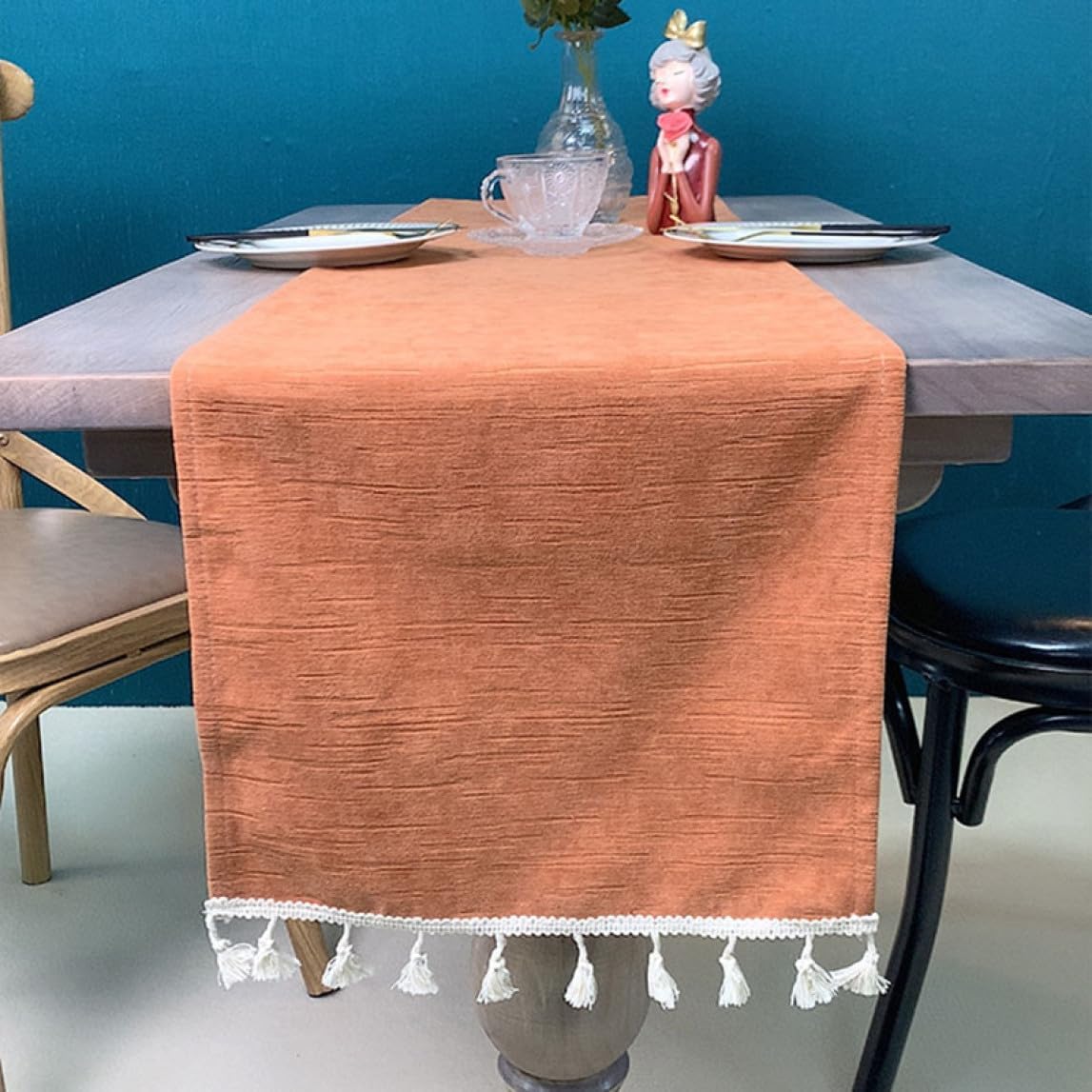 　　　 ◆◇◆売れている秘密◆◇◆ サイズ：35cm*150-220cm 手軽に食卓まわりの雰囲気を変えて、オシャレになります。テーブルにアクセントをつけれるテーブルランナーです。 住まいをエレガントに演出します。 お皿やグラスが滑りにくくなり、静かに過ごせます。 気分を変えて、お部屋をもっと面白く、快適に。 部屋の雰囲気が良いので、仕事や勉強で疲れた心と体を癒してくれます。 シンプルで上品で、落ち着いたベージュの優しい色合いは派手になり過ぎず、敷くだけでほのかなプレミアム感を出し、存在感がありつつも、部屋のインテリアに見事に調和できます。 このテーブルクロスは、毎日の使用、パーティー、休日、ケータリング、カフェ、特別な機会、ディナー、ブランチ、屋内および屋外での使用、結婚式などに最適です。 洗濯機の弱で洗濯できます。すべての年齢の友人や家族は、心のケアや簡単なケアを心配する必要なく、屋内でも屋外でもリラックスして祝 　　　◆◇◆注意事項◆◇◆ご覧のモニターの環境、撮影環境により実物と色味が異なって見える場合がございます。湿った状態で他のものと擦り合わせると色が移る恐れがあります。濃色品の洗濯時は、白色、淡色と分けて洗ってください。説明 サイズ：35cm*150-220cm お洒落な見た目だけでなく、お手入れも簡単な優れモノですシンプルなデザインながらも上品な光沢とラメが華やかな雰囲気を演出し、普段使いはもちろん、ホームパーティなど来客時のテーブルコーディネートにもぴったり敷くだけで食卓をエレガントに格上げしてくれるスマートなテーブルウェアです。 クラシックのテーブルランナーをインテリアの一つとして、華やかで明るいお部屋を彩ります。色が豊かな花模様、落ち着いたベースのコントラストの優しい色合い、派手になり過ぎず、上品でナチュラルな印象。エレガントな花柄、和室と洋室をいとわず、お食事、食卓、ティーテーブル、部屋の色合いに見事に調和します。家にエレガンな雰囲気を与えます。 食器やコップがすべりにくく、音も静かです。気分転換してお部屋をもっと楽しく快適にします。部屋のいい雰囲気は、仕事と勉強が終わった後の心身の疲れをいやし、活力を取り戻すことができます。 商品写真はできる限り実物の色に近づけるよう加工しておりますが、お客様のお使いのモニター設定、お部屋の照明等により実際の商品と色味が異なる場合がございます。受け取った製品に何か問題があったら、いつでも連絡してください、はあなたの問題を解決するために最善を尽くします。実際のものに近づけるようにしておりますが、ご了承下さい。