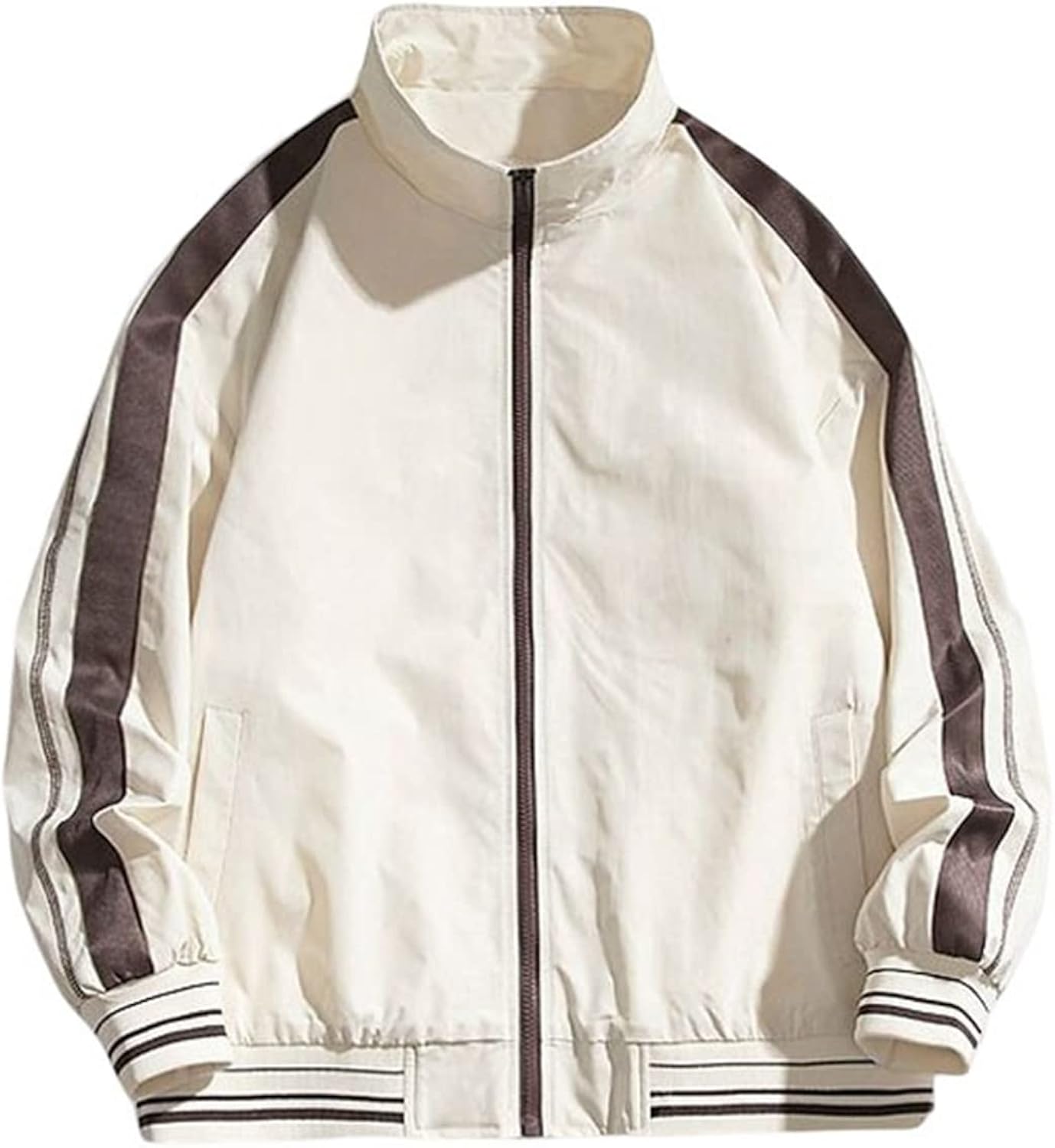 　　　 -------商品詳細------- メイン素材: ポリエステル 素材構成: 100% ポリエステル 上質な素材で作られていて、肌触りが柔らかくて型崩れしない、毛玉ができない、耐久性が抜群のメンズジャケットです。 高品質の材料を採用し、皺になりにくい、同時に洗いやすくて収納も簡単できる。程よい厚さと品のある光沢感で、ジャストに着こなせるサイズ感が大きな魅力です。 今どきのトレンドをプラスする、旬のスタイリングが実現できる1着です。いつものスタイリングに合わせるだけで、今季ならではの着こなしを気軽に楽しむことができます。説明 幅広い年齢層のファッションに取り入れやすい、ベーシックなデザインで10代からオトナ世代まで幅広い年代の方に着こなしていただけるメンズアウターです。軽量かつコンパクトなので持ち歩く時もノンストレス。タウンユースだけでなくアウトドアやスポーツ時にもおすすめの一枚です。春秋冬のメンズファッションの王道アウターとなった、丁寧に作られた生地感が柔らかくて、防寒性が高くです。脱いで手に持っている時でもしっくりと肌に馴染む独特の味わいが感じられ、高級感溢れています。だからこのアイテム、持っている価値があります。【注意】※【サイズ】手動測定では1?3cmの誤差がある場合があります。ご了承くだいさい。※【カラー】撮影効果により、写真の色は実際の色とわずかに異なる場合があります。※当店でお買い物の際、何かご不明な点がございましたら、メールにてお気軽にお問い合わせください。お客様に問題なくお買い物をお楽しみいただけるよう、最善を尽くします。ご来店を心よりお待ち申し上げております。