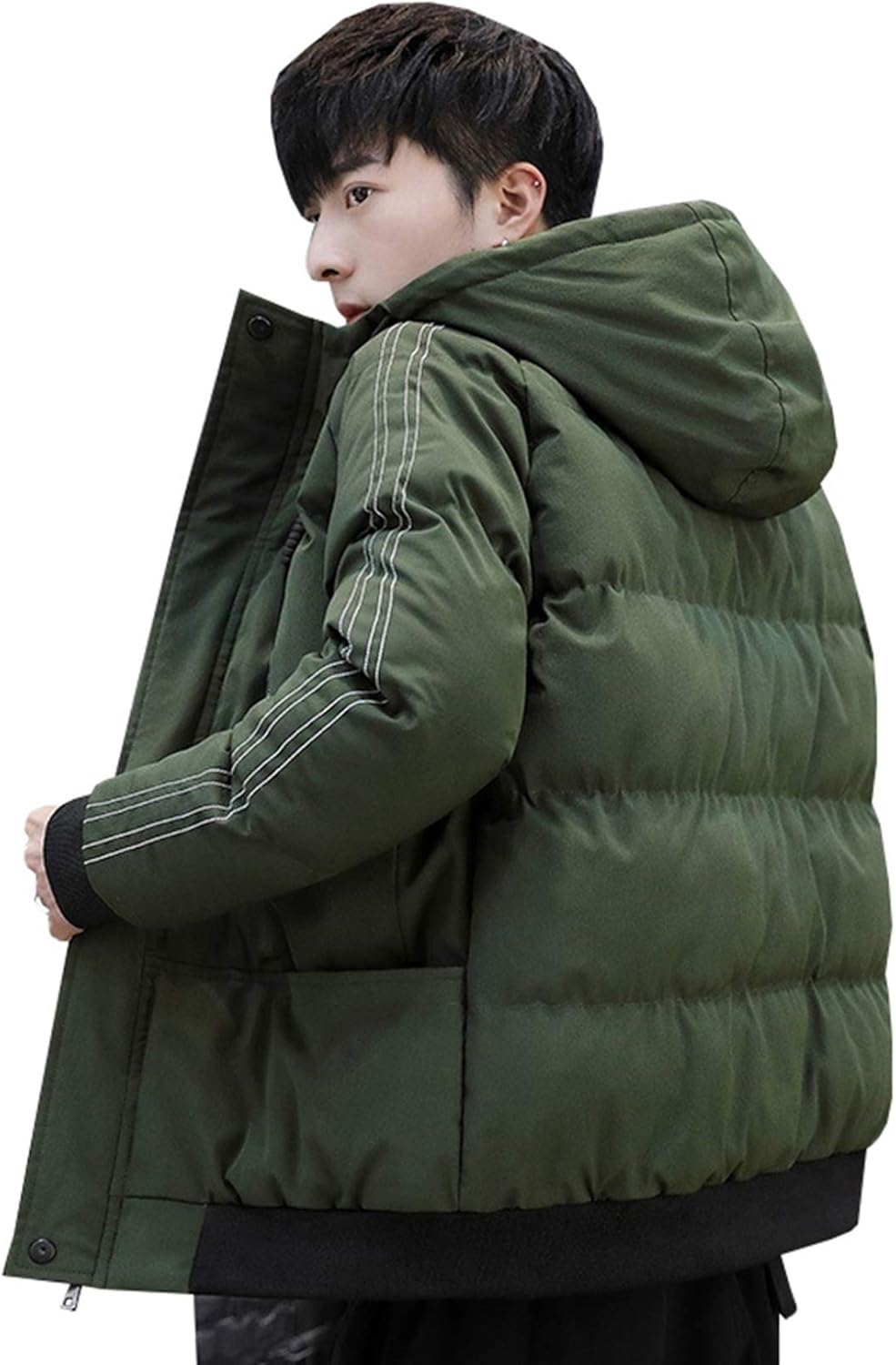 　　　 -------商品詳細------- カラー：ブラック、グレー、グリーン　サイズ：M/L/XL/2XL/3XL/4XL（ゆったりした綿服を着るのが好きなら、推薦されたサイズより大きい1つまたは2つのサイズを選ぶことができます。） ダウンジャケットの表面と裏地は高品質のポリエステル素材で作られており、優れた防風性、保温性、手触りを備えています。寒さに強く、防風保温に優れ、暖かく着られます。 フードはネック部分まであるので首までしっかり暖かめてくれます。ファスナーとボタン二重留めまたは紐付きフードに仕上げることで、風を通さない防寒性に優れます。 立体感を感じるシルエット、 窮屈さを感じさせない快適な着心地を実現。仕立ての良いシルエットでお悩みの体型をカバーしてくれます。 通勤などの普段着としてはもちろん、登山、キャンプ、スキーなどのアウトドア活動もしっかり防寒で活躍できます。通勤などの普段着としてはもちろん、登山、キャンプ、スキーなどのアウトドア活動もしっかり防寒で活躍できます。説明 ブランド：Romon高級感があるポリエステル素材で、軽やかな着用感を実現した秋冬ジャケットが登場です、カジュアルからフォーマルまで活用できるアウターです。着心地の良いアイテムに仕上がっています。シンプルなデザインですので、何とでも合わせやすく気軽に着ていただけます。抜群の暖かさを備えながら、まるで着ぶくれを感じさせない。しかも、計算されたカッティングによって、動きやすさにもこだわりました。漂白剤?タンブラー乾燥ご使用は避けてください。洗濯後はよく型を整えて干してください。サイズは平置き寸法です。若干の誤差が生じる場合がございます。商品の色は、ご使用のモニターによって実際の色と異なる場合が御座いますのでご了承ください。商品には万全を期しておりますが、万が一不良品があった場合には、商品到着後3ヶ月以内にご連絡いただいたもののみお受けいたします。