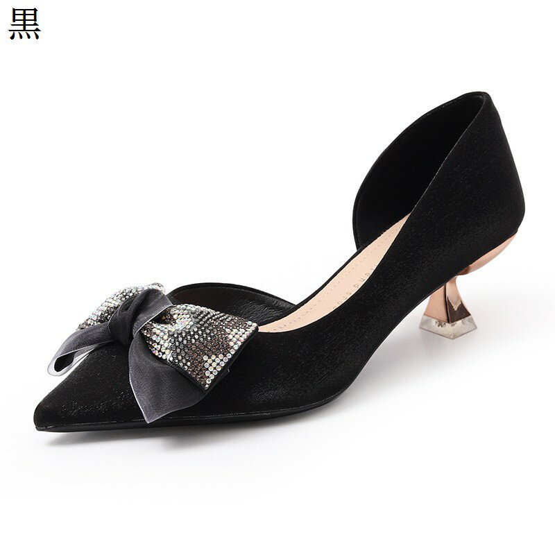 　　　 ◆◇◆人気の秘密◆◇◆ メイン素材: シルキー 機能性: 低反発インソール/ウレタンメッシュクッション)　 ソール素材または裏地: ゴム 通勤通学のデイリーユースはもちろん入学式・入園式や卒業式・卒園式、結婚式・披露宴パーティなど、ビジネス、リクルート、就職活動、結婚式、冠婚葬祭、フォーマルに フォーマルな場面にもお使いいただけます。 トレンドに左右されない、シンプルなデザインのプレーンパンプスです。20代はもちろん、30代や40代の女性など、年齢問わずご利用いただけます。 　　　◆◇◆注意事項◆◇◆ご覧のモニターの環境、撮影環境により実物と色味が異なって見える場合がございます。湿った状態で他のものと擦り合わせると色が移る恐れがあります。濃色品の洗濯時は、白色、淡色と分けて洗ってください。説明 ★ご来店いただきありがとうございます。ご注文する前に必要事項をご確認の上ご検討よろしくお願いします。 【特徴】十分なアーチサポート。クラシックなポインテッドトゥシルエット、高品質の裏地とソール、軽くクッション性のある中敷きで一日中快適に過ごせます。 【おすすめ】 仕事/パーティー/デート/結婚式/旅行/オフィスワーク/プロフェッショナル/パフォーマンス、卒業式、同窓会またはフォーマル。フォーマルな機会、ビジネス活動、結婚式、通勤、ダンス、パーティー、フェスティバル、学校、アウトドア、ストリート、ドレスアップ、仕事などに最適です。 【ギフト】ギフトには様々な形があります。シンプルな優しさの行動は受け取ることができる最も特別な贈り物になります。誕生日、記念日、母の日、バレンタインデー、クリスマスギフトなどの女性に。 【サービス】 当社は常にファッションと品質を求めている女性に注意を払っています。 商品が破損している場合や品質やサイズがある場合はご連絡ください。 【商品について】 ▲同じページリンク上のアイテムのサイズは必ずしも同じとは限らないので、注文する際に、サイズは画像によりお選ぶください。サイズについて何か不明な点があれば、ご連絡下さい。 ▲画面上と実物では多少色具合が異なって見える場合もございます。光とスクリーンのためにわずかな色の違いが許容されるべきであることに注意してください。 ▲商品の品質には万全を期待しておりますが、万が一、不良、破損、誤納品などがございましたら、お知らせ下さい、対応させていただきます。 ▲悪い評価をする前に、何かトラブルと問題があれば、まず取引ナビあるいはメールと連絡してください。当方は全力を尽くして対応致します。 【配送について】 ▲運輸需要のために、パッケージは簡易包装でのお届けとなる場合がございます。 ▲お客様のご注文通常は1〜2日以内に発送いたします。 ▲海外出荷なので、税関、空輸など、色々な検査が必要です。普通は10-14日間が届けます。あらかじめご了承いただきます様お願い致します。 【弊店のサービス】 1.▲ 何かの質問があれば、ご遠慮なくメールにてお問い合わせください。弊社の営業担当は至急に対応いたします。 弊店はご要望に応じられるよう最善を尽くしますから、ご安心くださいませ。 2.平日：午前9時〜午後18時まで、日曜日はお休みです。