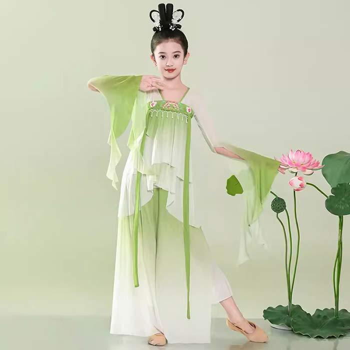 商品 子供中華風古典ダンス衣装 素材 ポリエステル 内容 ブラウス+パンツ サイズ 120cm 身長目安115-125cm 体重目安15-20kg 130cm 身長目安125-135cm 体重目安20-25kg 140cm 身長目安135-145cm 体重目安25-30kg 150cm 身長目安145-155cm 体重目安30-37.5kg 160cm 身長目安155-165cm 体重目安37.5-45kg ご了承いただきたいこと： ・採寸サイズなので若干の誤差がある場合がございます。 ・お使いのモニターの設定状況により、実際のカラーの色味と異なる場合ございます。 ・機械による生産過程において、どうしても生地を織る際の糸の継ぎ目や多少のほつれ等が生じている場合がございます。 ・万が一、欠品の場合、メールにてご連絡いたします。 　以上を、ご了承の上お買い求め下さいませ。商品 子供中華風古典ダンス衣装 素材 ポリエステル 内容 ブラウス+パンツ サイズ 120cm 身長目安115-125cm 体重目安15-20kg 130cm 身長目安125-135cm 体重目安20-25kg 140cm 身長目安135-145cm 体重目安25-30kg 150cm 身長目安145-155cm 体重目安30-37.5kg 160cm 身長目安155-165cm 体重目安37.5-45kg ご了承いただきたいこと： ・採寸サイズなので若干の誤差がある場合がございます。 ・お使いのモニターの設定状況により、実際のカラーの色味と異なる場合ございます。 ・機械による生産過程において、どうしても生地を織る際の糸の継ぎ目や多少のほつれ等が生じている場合がございます。 ・万が一、欠品の場合、メールにてご連絡いたします。 　以上を、ご了承の上お買い求め下さいませ。