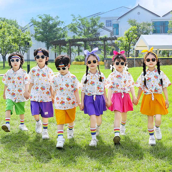 乐天商城 - キッズ ダンス衣装 チアダンス 衣装 キッズ 可愛い 花柄シャツ 短パン スカート セットアップ 男女お揃い 子供服 夏 半袖 幼稚園 小学生 男の子 女の子 チア 発表会 応援団 演出服 舞台 ステージ 衣装 遊戯会 団体服 運動会 学園祭 イベント服 おしゃれ 100-180cm