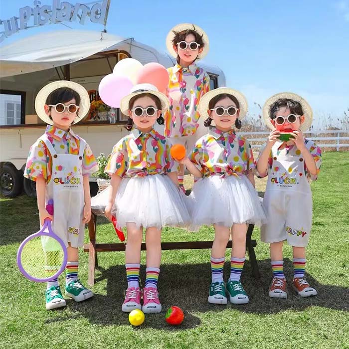 乐天商城 - キッズ 子供用 ダンス衣装 花柄 かわいい 半袖シャツ サロペット/チュールスカート 2点セット 夏用 男の子 女の子 ダンス衣装 セットアップ ダンス 服 幼稚園 可愛い 演出服 運動会 応援団 発表会 舞台ステージ衣装 団体演出服 チアダンス 合唱 卒業式 衣装 110cm~180cm