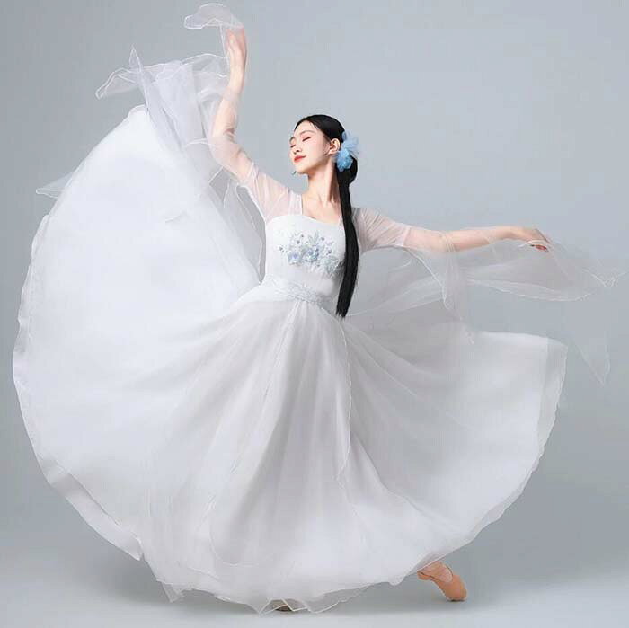 古典ダンス衣装 ワンピース 中華民族ダンス 舞台衣装 レディース 大人 飄逸 チャイナ風 中華ダンス 衣装 古典舞踊 中国踊り ダンス衣装 フレア袖 大きい裾ワンピース ふんわり ダンスウェア エスニック 演出服 舞台ステージ衣装 S M L XL XXL
