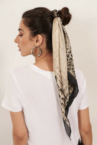 TOBI ラップ 【 WRAP SYDNEY SNAKE PRINT HAIR SCRUNCHIE MULTI 】 ジュエリー アクセサリー レディースジュエリー ヘアアクセサリー 送料無料