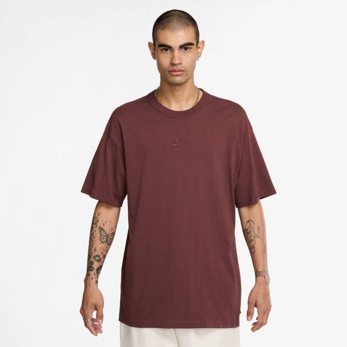 ʥ Nike  Nsw Premium Essentials Sust T-Shirt Men's Dark Peony/Black ...