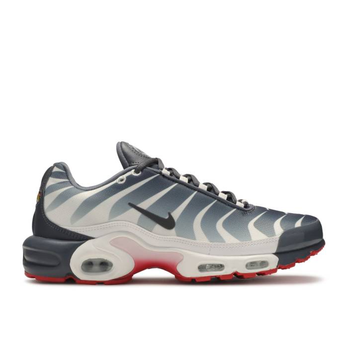 ナイキ Nike 【 Air Max Plus 'Before The Bite' Men White/Dark Grey/Speed Red 】 マックス 靴 メン..