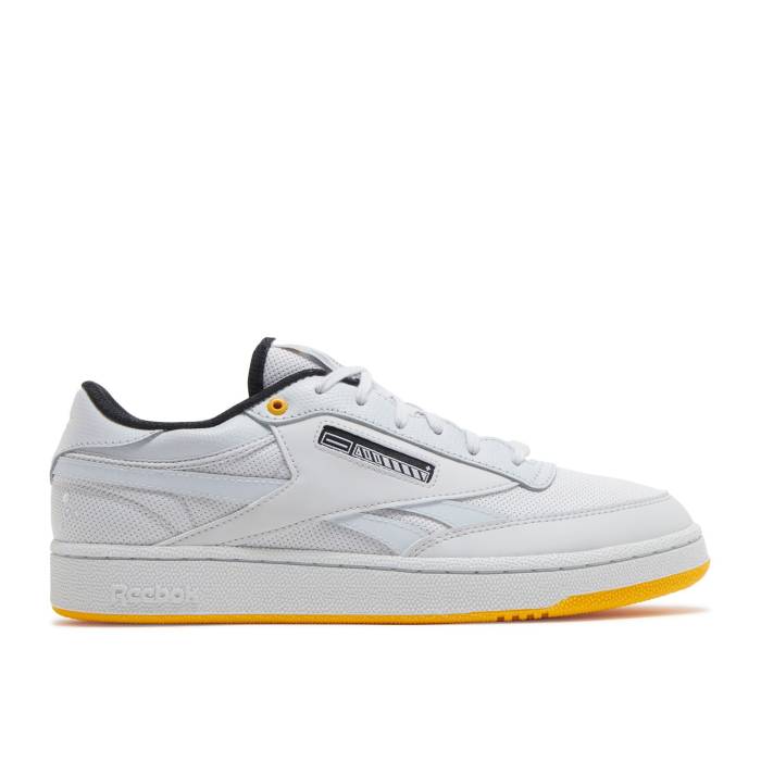 リーボック Reebok 【 Jurassic World X Club C Revenge 'Biosyn Genetics' Men Spirit White/Silver Metallic/Track Gold 】 クラブ 靴 メンズ靴 スニーカー メンズ 白色 ホワイト Silver 銀色・シルバー トラック ゴールド