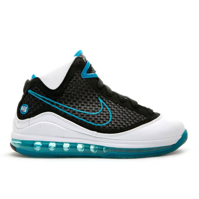 ʥ Nike  Zoom Lebron 7 Gs 'Red Carpet' Youth White/Black-Glss Bl-Chl...