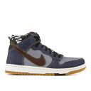 ブランド名Nike性別Men(メンズ)商品名Dunk Cmft 'Denim'カラー/Denim/Track/Brown/Sail商品説明※こちらの商品説明文は自動で抽出した文章のため、一部商品と関係ない内容が含まれている場合がございます「Dunk Cmft 'Denim'は、快適さとスタイリッシュさを兼ね備えた一足です。デニム生地を使用したアッパーは、カジュアルでありながらも洗練された印象を与えます。フルレングスのフォームクッショニングと柔らかいライニングは、優れたクッション性と快適な履き心地を提供します。また、靴底のトラクションパターンにより、安定した歩行やスポーツ時の優れたグリップも実現しています。ダンク Cmft 'Denim'は、日常のスタイルにアクセントを加えるだけでなく、長時間の履き心地も追求した逸品です。是非、お手元でその魅力を体感してください。」利用シーンDunk CMFT "Denim"は、スニーカーファンやストリートスタイル愛好家に人気のあるシューズです。そのデザインや特徴は、以下のような利用シーンに向いています。1. カジュアルな日常のコーディネート：このスニーカーのデニムアッパーは、デイリーウェアに適しています。デニムパンツやショーツ、Tシャツなどとの相性が良く、気軽でスタイリッシュな雰囲気を演出できます。2. ストリートスタイル：ダンクCMFTのデザインは、アーバンカルチャーやストリートファッションにもマッチします。ジャケットやキャップ、スウェットパンツやジョガーパンツなどと組み合わせて、都会的でクールなイメージを演出できます。3. カジュアルなスポーツスタイル：ダンクCMFTは、バスケットボールシューズのデザインをベースにしています。そのため、ジムやスポーツイベントなど、アクティブなシーンにも適しています。スウェットパンツやスポーツウェアとの相性が良く、快適な履き心地が特徴です。4. フェスやイベント：ダンクCMFTの派手なカラーバリエーションやデザインは、音楽フェスやストリートイベントなどのおしゃれな場面にもピッタリです。カラフルなトップスやショーツ、アクセサリーと合わせて、個性的で目立つスタイルを楽しむことができます。要するに、ダンクCMFT "Denim"は、カジュアルでスタイリッシュな雰囲気を求める人や、ストリートスタイルを楽しみたい人におすすめのスニーカーです。様々なシーンで活躍することができます。素材ダンクCMFT "Denim"はデニム素材を使用しており、アッパーにデニムのテクスチャーが施されています。