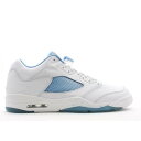 【 AIR JORDAN WMNS JORDAN 5 RETRO LOW 'UNC' / WHITE UNIVERSITY BLUE TEAM RED 】 ナイキ 白色 ホワイト 青色 ブルー チーム 赤 レッド エアジョーダン スニーカー レディース