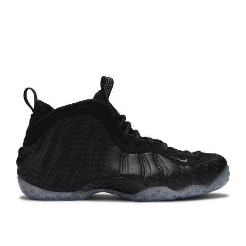 ブランド名Nike性別Men(メンズ)商品名Air Foamposite One 'Swoosh'カラー/color商品説明※こちらの商品説明文は自動で抽出した文章のため、一部商品と関係ない内容が含まれている場合がございますAir Foamposite One 'Swoosh'は、フットウェアのテクノロジーとエステティックスの融合が魅力の一足です。その特徴的なデザインは、フォームポジットのアッパー上に配置されたズボンワンのスウッシュマークと、その周囲に広がるボールドなカラーブロックが特徴です。これにより、履いているだけで足元のスタイルを一新します。また、耐久性に優れた素材とクッショニングにより、長時間の快適な履き心地を提供します。さらに、高いトラクション力とグリップを備えており、迅速な動きや激しい動作にも対応します。Air Foamposite One 'Swoosh'は、最新のスポーツファッションと快適性を求める方々への最適な選択肢です。利用シーンAir Foamposite One 'Swoosh'は、主にバスケットボールシューズとして使用されます。これは、室内や屋外のバスケットボールコートでのプレーに適しており、プレーヤーに快適さとサポートを提供します。また、その独特なデザインとカラフルなスウッシュマークが、スニーカーヘッズやストリートファッション愛好家に人気です。そのため、日常のカジュアルなスタイルにも取り入れることができます。素材Air Foamposite One 'Swoosh'は、通常、合成素材で作られており、特にポリウレタンフォームポジットのアッパーが特徴です。この素材は耐久性があり、足の形にフィットして快適な履き心地を提供します。また、ラバーアウトソールも使用されており、優れたグリップと耐久性を提供します。全体的に、このシューズは高品質な素材で作られており、プレーヤーに優れたパフォーマンスと快適さを提供します。