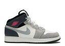 【 AIR JORDAN AIR JORDAN 1 MID GS 'WHITE GREY HYPER PINK' / WHITE HYPER PINK WOLF GREY DARK GREY 】 ナイキ ミッド 灰色 グレー 白色 ホワイト ピンク エアジョーダン ジュニア キッズ ベビー マタニティ スニーカー