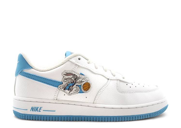 【 NIKE SPACE JAM X AIR FORCE 1 '06 PS 'HARE' / WHITE WHITE LIGHT BLUE FURY 】 ジャム 白色 ホワイト 青色 ブルー スペースジャム エアフォース ジュニア キッズ ベビー マタニティ スニーカー ナイキ