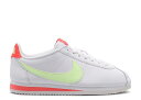 【 NIKE WMNS CLASSIC CORTEZ LEATHER 'VOLT FLASH CRIMSON' / WHITE BARELY VOLT FLASH CRIMSON 】 クラシック コルテッツ レザー 白色 ホワイト クリムゾン クラシックコルテッツ スニーカー レディース ナイキ