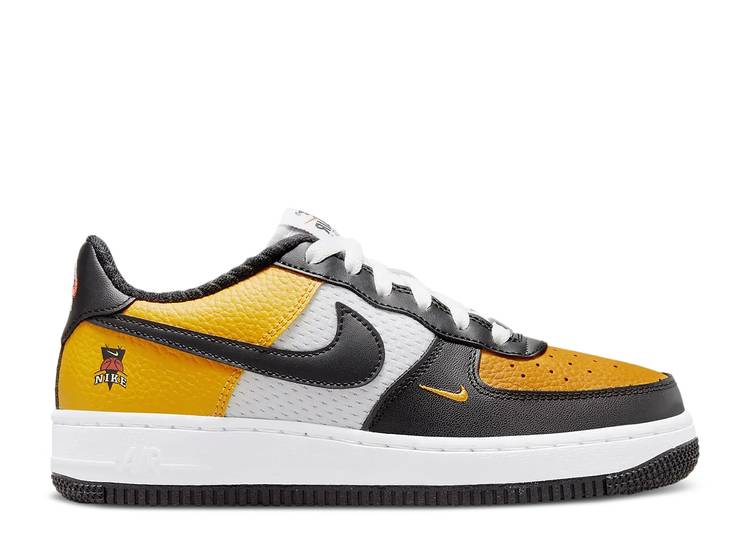ナイキ NIKE ゴールド 白色 ホワイト チーム 橙 オレンジ 黒色 ブラック エアフォース 'JERSEY MESH' ジュニア キッズ 【 TEAM ORANGE NIKE 1 LV8 GS UNIVERSITY GOLD WHITE BLACK 】 【送料無料・関税込み・追のサムネイル