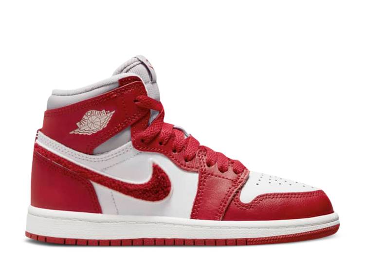 楽天スニケス【 AIR JORDAN AIR JORDAN 1 RETRO HIGH OG PS 'NEWSTALGIA CHENILLE' / LIGHT IRON ORE VARSITY RED 】 ナイキ ハイ 赤 レッド エアジョーダン ジュニア キッズ ベビー マタニティ スニーカー