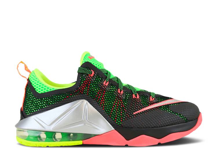 【 NIKE LEBRON 12 LOW GS 'REMIX' / BLACK GREEN STRIKE VOLT 】 レブロン 黒色 ブラック 緑 グリーン ストライク ジュニア キッズ ベビー マタニティ スニーカー ナイキ