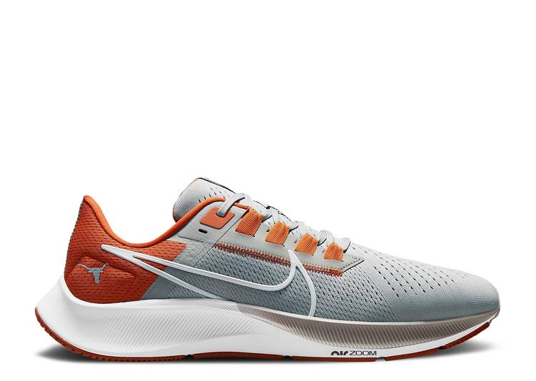 【 NIKE AIR ZOOM PEGASUS 38 'TEXAS' / PEWTER GREY DESERT ORANGE WHITE 】 ズーム ペガサス 灰色 グレー 橙 オレンジ 白色 ホワイト ズームペガサス スニーカー メンズ ナイキ