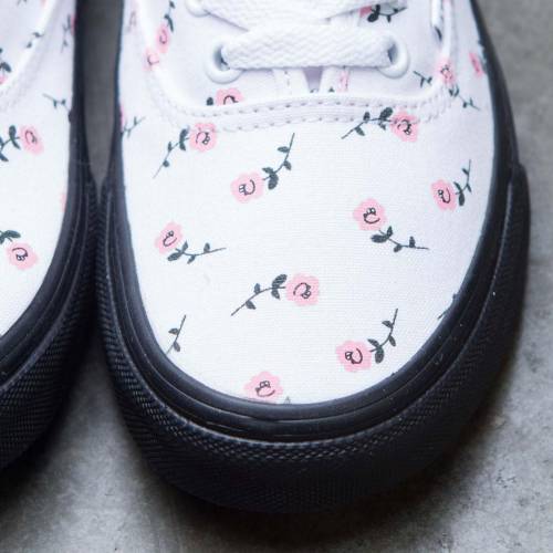 LAZY OAF バンズ オーセンティック レイジーオーフ スニーカー レディース 【 VANS X WOMEN AUTHENTIC BLACK MULTI 】