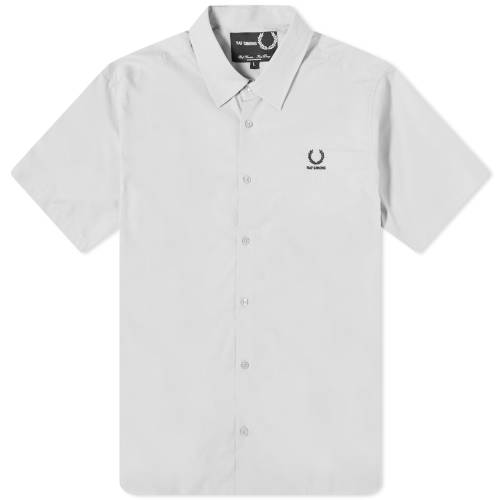 フレッドペリー スリーブ 半袖 メンズ 【 FRED PERRY FRED PERRY X RAF SIMONS EMBROIDERED SHORT SLEEVE SHIRT / ECLIPSE 】 メンズファッション トップス