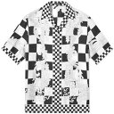 ヴェルサーチェ 黒色 ブラック 白色 ホワイト 銀色 シルバー メンズ 【 VERSACE CHECKERBOARD MEDUSA PRINT SILK VACATION SHIRT / BLACK WHITE SILVER 】 メンズファッション トップス