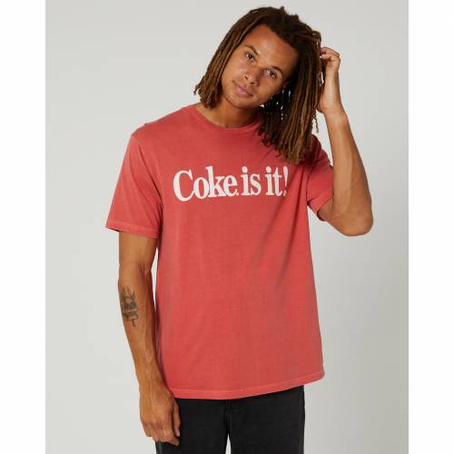 メンズ Tシャツ 赤 レッド 【 RED ROLLAS COCA COLA IS IT MENS SS TEE WASHED 】