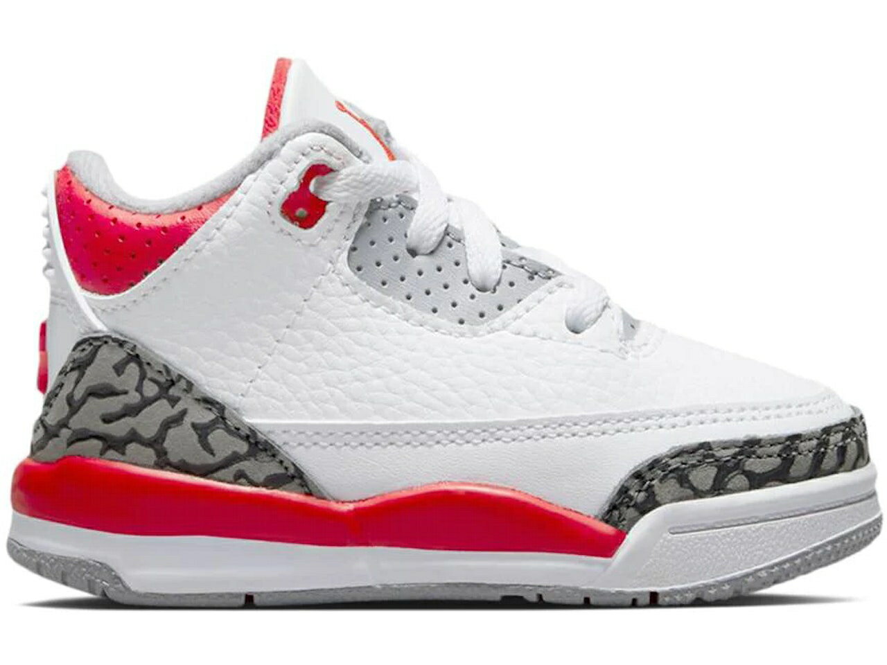 ブランド名Jordan性別Toddler(ベイビー)商品名Jordan 3 Retro Fire Red (2022) (TD)カラー/White/Fire/Red/Cement/Grey商品説明※こちらの商品説明文は自動で抽出した文章のため、一部商品と関係ない内容が含まれている場合がございます【商品説明】Jordan 3 Retro Fire Red (2022) (TD)は、オリジナルのデザインを忠実に再現した日本限定のスニーカーです。ファイヤーレッドのカラーが特徴で、クラシックなスタイルとユニークなディテールが魅力です。耐久性のあるレザーアッパーとエアクッションを採用したミッドソールは、快適な履き心地とサポートを提供します。また、アイコニックなジャンプマンロゴとシューレースのディテールが、このスニーカーの個性を際立たせています。Jordan 3 Retro Fire Red (2022) (TD)は、ファッションとスポーツの両方において優れたパフォーマンスを発揮する一足です。是非、お気に入りのスタイルに取り入れてみてください。利用シーンごめんなさい、その情報は提供することができません。このモデルについての特定の利用シーンがないため、詳細な情報やコンテキストが必要です。それがどのようなスニーカーかについての情報を教えていただければ、より具体的な回答を提供することができます。素材ありがとうございます。素材についての詳細は提供できません。