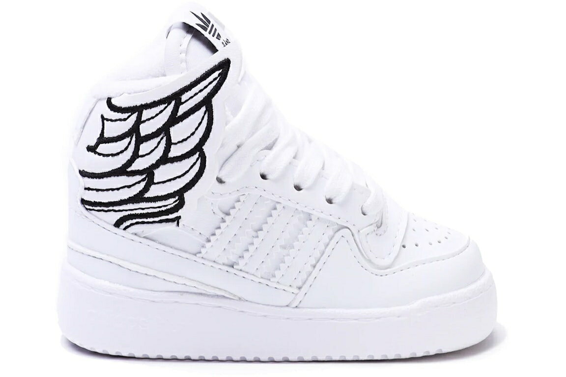 ブランド名adidas性別Infant(ベビー)商品名adidas JS Wings 4.0 White Black (Infant)カラー/Footwear/White/Footwear/White商品説明※こちらの商品説明文は自動で抽出した文章のため、一部商品と関係ない内容が含まれている場合がございますアディダス JSウィングス4.0 ホワイト ブラック（インファント）は、子供用のスタイリッシュなスニーカーです。クラシックな白と黒のカラーブロックデザインが特徴で、幅広いコーディネートにマッチします。耐久性と快適性を重視した高品質な素材を使用しており、長時間の履き心地も抜群です。スポーティでユニークなウィングスデザインが、お子様のスタイリッシュさを引き立てます。このアディダス JSウィングス4.0は、お子様のカジュアルな日常着にぴったりの一足です。利用シーン"adidas JS Wings 4.0 White Black (Infant)"は、ホワイトとブラックのカラーで、幼児向けのアディダスのJSウィングス4.0シューズです。このシューズは、屋内での遊びやウォーキング、カジュアルなイベントなど、さまざまな場面で使用することができます。ホワイトとブラックのシンプルでスタイリッシュなデザインは、子供の足をサポートし、快適な履き心地を提供します。幼児向けのサイズなので、お子さんの成長に合わせて購入することができます。素材申し訳ありませんが、素材についての情報は提供することができません。