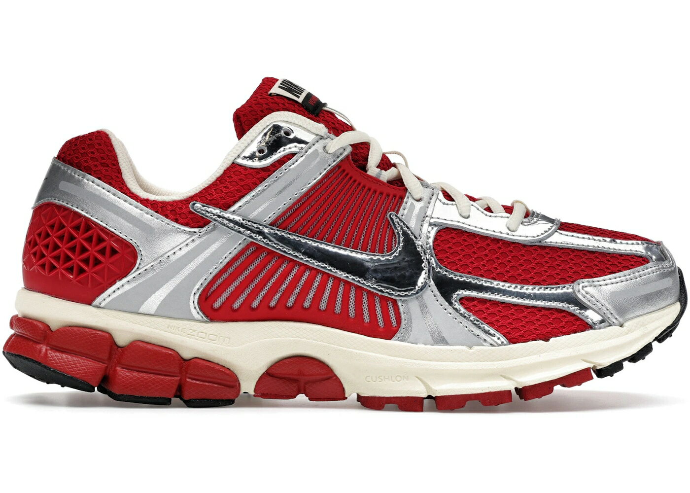 ナイキ ズーム 赤 レッド 銀色 シルバー スニーカー メンズ NIKE ZOOM VOMERO 5 GYM RED CHROME / GYM RED METALLIC SILVER COCONUT