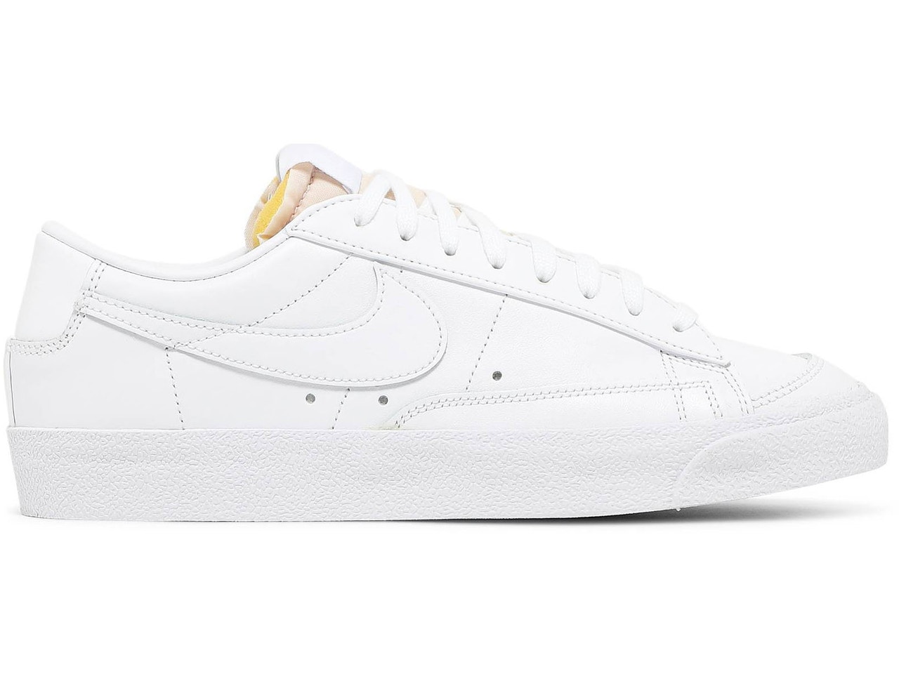 ナイキ ブレイザー 白色 ホワイト WOMEN 039 S スニーカー レディース 【 NIKE BLAZER LOW 77 WHITE (WOMEN 039 S) / WHITE WHITE WHITE 】