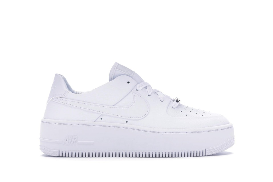 ナイキ NIKE 白色 ホワイト エアフォース レディース スニーカー 【 1 SAGE LOW TRIPLE WHITE WOMENS WHITEWHITE 】