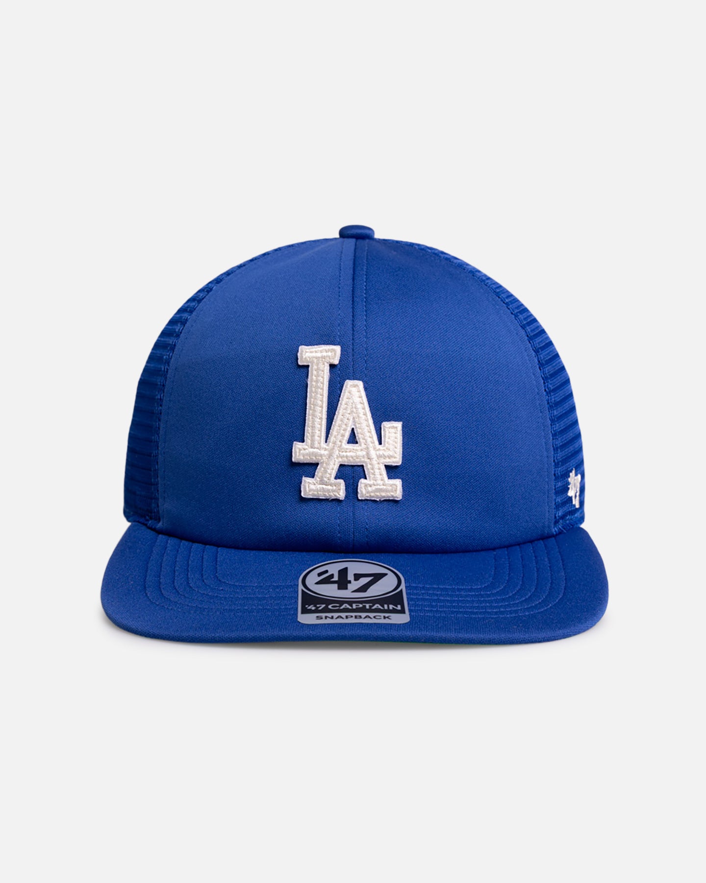 ブランド名47 Brand性別Unisex(ユニセックス)商品名47 Brand Los Angeles Dodgers '47 Captain Trucker Snapback BlueカラーBlueこの度は、47 Brand Los Angeles Dodgers '47 Captain Trucker Snapback Blueをご覧いただき、誠にありがとうございます。世界中のスポーツファンから愛される「47 Brand」が手掛ける、Los Angeles Dodgersの公式ライセンスキャップをご紹介いたします。洗練されたデザインと快適な着用感を兼ね備えたこのアイテムは、ファッションのアクセントとしてはもちろん、チームへの熱い想いを表現するのに最適な逸品でございます。細部にまでこだわり抜かれた品質と、Los Angeles Dodgersの象徴的なデザインが融合した「47 Brand Los Angeles Dodgers '47 Captain Trucker Snapback Blue」の魅力を、ぜひこの機会にご体感ください。 ■ 商品説明・スペック 「47 Brand Los Angeles Dodgers '47 Captain Trucker Snapback Blue」は、クラシックなトラッカーキャップのスタイルに、現代的な洗練さを加えたモデルでございます。 ・**デザイン**: フロントにはLos Angeles Dodgersのアイコニックなロゴが、立体感のある高品質な刺繍で施されております。しっかりとしたフロントパネルは型崩れしにくく、美しいシルエットを保ちます。後部は通気性に優れたメッシュ素材で構成されており、長時間の着用でも快適さを維持いたします。バイザーは、スポーティでありながらもスタイリッシュな印象を与える形状で、カジュアルからストリートまで、幅広いスタイルにフィットいたします。 ・**素材**: フロントパネルとバイザーには、丈夫で肌触りの良いコットン素材を厳選して使用しております。メッシュ部分にはポリエステルを採用し、優れた通気性と速乾性を実現いたしました。これらの素材の組み合わせにより、耐久性と快適性を両立させ、オールシーズンご愛用いただける品質でございます。 ・**カラー**: Los Angeles Dodgersのチームカラーである鮮やかで深みのあるBlueを基調としております。この象徴的なBlueは、コーディネートに爽やかさと力強さをもたらし、さまざまな色合いの服装と調和いたします。 ・**サイズ・フィット感**: 後頭部に配されたスナップバックアジャスターにより、サイズ調整が容易でございます。これにより、性別や頭のサイズを問わず、多くの方に快適なフィット感を提供いたします。ユニセックスでお使いいただけるフリーサイズ仕様でございます。 ■ 47 Brandのブランド特徴・歴史・こだわり 「47 Brand」は、1947年にボストンでイタリア移民の双子の兄弟、アーサーとヘンリー・ディアンジェロによって創業されました。当初は、フェンウェイパークの外でペナントやその他のスポーツ記念品を販売することから始まり、彼らの情熱と勤勉さが、今日のグローバルブランドを築き上げました。 ・**歴史と信頼**: 長年にわたり、メジャーリーグベースボール（MLB）をはじめとする主要なアメリカンスポーツリーグと公式ライセンスパートナーシップを結び続けております。この実績は、ブランドの信頼性と製品のオーセンティシティを保証するものでございます。 ・**品質へのこだわり**: 47 Brandの製品は、単なるグッズではなく、ファッションアイテムとしての高い品質を追求しております。厳選された素材、緻密な縫製技術、そして細部にわたるこだわりは、長年にわたり愛用される製品を生み出す原動力となっております。ヴィンテージ感とモダンなエッセンスを融合させたデザインは、トレンドに左右されることなく、常に新鮮な魅力を放ちます。 ・**デザインへの情熱**: 各チームのロゴやエンブレムを忠実に再現しつつも、47 Brand独自のスタイルと感性を加えることで、単なるチームグッズの枠を超えたファッションアイテムへと昇華させております。「47 Brand Los Angeles Dodgers '47 Captain Trucker Snapback Blue」も、そのブランド哲学が随所に息づく、細部までこだわり抜かれたデザインが特徴でございます。 ■ 利用シーン・シチュエーション 「47 Brand Los Angeles Dodgers '47 Captain Trucker Snapback Blue」は、その汎用性の高さから、多岐にわたるシーンで活躍いたします。 ・**スポーツ観戦**: Los Angeles Dodgersの試合会場での応援や、スポーツバーでの観戦時に着用すれば、チームへの情熱を最大限に表現できます。周りのファンとの一体感を高めること間違いございません。 ・**デイリーカジュアル**: 街を歩く際やショッピング、カフェでのひとときなど、日常のカジュアルスタイルにアクセントを加えることで、おしゃれ感をぐっと高めます。普段使いしやすいBlueカラーは、どんな服装にも自然に溶け込みます。 ・**アウトドア・レジャー**: 公園での散歩、ピクニック、バーベキュー、キャンプ、フェスなど、屋外での活動時に日差しから顔を守りつつ、スタイリッシュな印象を保ちます。メッシュ素材が頭部の蒸れを軽減し、快適性を維持いたします。 ・**旅行・ドライブ**: 長距離の移動や観光地での散策時にも、カジュアルで快適な装いを提供いたします。写真映えもするため、思い出の記録にも一役買います。 ・**スポーツミックス**: ジョギングやウォーキングなどの軽い運動時、あるいはジムへの行き帰りなど、スポーツウェアに合わせることで、洗練されたスポーツミックススタイルが完成いたします。 ■ コーディネート・合わせ方の提案 「47 Brand Los Angeles Dodgers '47 Captain Trucker Snapback Blue」は、様々なファッションスタイルに取り入れやすい優れたアイテムでございます。 ・**王道ストリートスタイル**: 白TシャツやロゴTシャツ、ゆったりとしたデニムパンツ、そしてスニーカーと合わせることで、流行に左右されない定番のストリートスタイルが完成いたします。オーバーサイズのパーカーやスウェットシャツとも相性が良く、リラックス感のあるおしゃれをお楽しみいただけます。 ・**スポーツミックスカジュアル**: トラックジャケットやMA-1ブルゾン、ジョガーパンツなど、スポーティなアイテムと組み合わせることで、アクティブながらも都会的な印象を与えます。足元には、ボリュームのあるスニーカーを合わせるとバランスが取れます。 ・**きれいめカジュアルの外し**: シンプルな無地のシャツやポロシャツ、チノパンなど、少しきれいめなアイテムの外しとして取り入れるのもおすすめです。清潔感を保ちつつ、適度なカジュアルダウンでこなれた大人の休日スタイルを演出できます。 ・**ジェンダーレスファッション**: 女性の方には、ワンピースやロングスカート、ワイドパンツといったフェミニンなアイテムに合わせることで、甘すぎないカジュアルミックススタイルをお楽しみいただけます。足元はスニーカーやスポーツサンダルで抜け感を出すと、より魅力的に映ります。 ・**季節ごとのアレンジ**: 春夏はTシャツや半袖シャツに合わせて爽やかに、秋冬はスウェットやニット、ジャケットの差し色として活用することで、シーズンを通しておしゃれの幅を広げることができます。 ■ ターゲットユーザー・おすすめの人 「47 Brand Los Angeles Dodgers '47 Captain Trucker Snapback Blue」は、以下のようなお客様に特におすすめしたい商品でございます。 ・**Los Angeles Dodgersの熱心なファンの方**: チームへの揺るぎない愛情を、日常のファッションを通じて表現したい方に最適でございます。スタジアムでの応援はもちろん、普段使いでもチームカラーを身につけたい方におすすめいたします。 ・**ストリートファッション、スポーツミックススタイルがお好みの方**: トレンド感がありながらも、クラシックな魅力を兼ね備えたキャップをお探しの方にぴったりでございます。コーディネートの主役としても、アクセントとしても活躍いたします。 ・**高品質なキャップをお求めの方**: 47 Brandならではの優れた素材選びと、丁寧な縫製技術に裏打ちされた耐久性を重視する方に、心からおすすめいたします。長くご愛用いただける一品でございます。 ・**個性を大切にする方**: 定番アイテムに留まらず、自身のスタイルを確立したい方や、周りと差をつけるファッションアイテムを探している方に、このキャップは新たなインスピレーションを与えます。 ・**特別なギフトをお探しの方**: Los Angeles Dodgersファンの方や、おしゃれなキャップを愛用されている方への誕生日プレゼント、クリスマスプレゼント、記念日などの贈り物としても大変喜ばれることでしょう。 ■ 購入者へのメリット・魅力 「47 Brand Los Angeles Dodgers '47 Captain Trucker Snapback Blue」をご購入いただくことで、お客様には多くのメリットと魅力がございます。 ・**本物の価値と安心感**: MLB公式ライセンス商品であるため、デザインの忠実性や品質の高さは折り紙付きでございます。47 Brandという信頼あるブランドから提供される正規品であることの安心感を実感いただけます。 ・**抜群の着用感**: 通気性に優れたメッシュ素材と、容易に調整可能なスナップバックアジャスターにより、頭部に優しくフィットし、一日中快適にご着用いただけます。蒸れにくく、長時間の外出やアクティブなシーンでもストレスを感じにくい設計でございます。 ・**スタイルアップ効果**: Los Angeles Dodgersの象徴的なロゴと鮮やかなBlueが、シンプルな装いも瞬時にファッショナブルに昇華させます。コーディネートに奥行きと遊び心をもたらし、お客様の個性を際立たせます。 ・**チーム愛の表現**: お気に入りのLos Angeles Dodgersへの熱い想いや忠誠心を、さりげなく、しかし確実にアピールできる喜びがございます。ファン同士の共感を生み出す、大切なコミュニケーションツールともなり得ます。 ・**長く愛用できる耐久性**: 厳選された高品質な素材と、熟練の技術による丁寧な縫製が施されているため、型崩れしにくく、長くご愛用いただけます。使い込むほどに素材の風※画像はイメージです