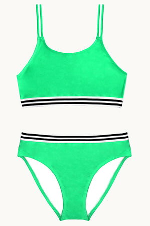 ブランド名Salty Ink性別Kids商品名Girls Salty Crop SetカラーKIWI■ Girls Salty Crop Set：夏の冒険を彩る、とっておきのスイムウェア この度ご紹介いたしますのは、活動的でファッションに敏感な女の子たちのためにデザインされた、注目のスイムウェア「Girls Salty Crop Set」です。まるで夏の太陽が降り注ぐビーチや、心地よい潮風を感じる海辺にぴったりな「Salty」という名の通り、活気に満ちたアウトドアシーンに映える魅力的なセットアップとなっております。トレンドのクロップ丈トップスと、快適な履き心地のボトムスが一体となったこのGirls Salty Crop Setは、お子様の夏の思い出を一層輝かせ、自信と笑顔を育む特別な一枚となるでしょう。機能性とデザイン性を高次元で融合させ、最高の着用体験をお届けすることを目指しました。 【商品スペック・機能性の詳細】 「Girls Salty Crop Set」は、お子様の快適さと安全性を最優先に考えた設計が随所に施されております。厳選された高品質な素材と、細部にまでこだわった機能性が特徴です。※画像はイメージです