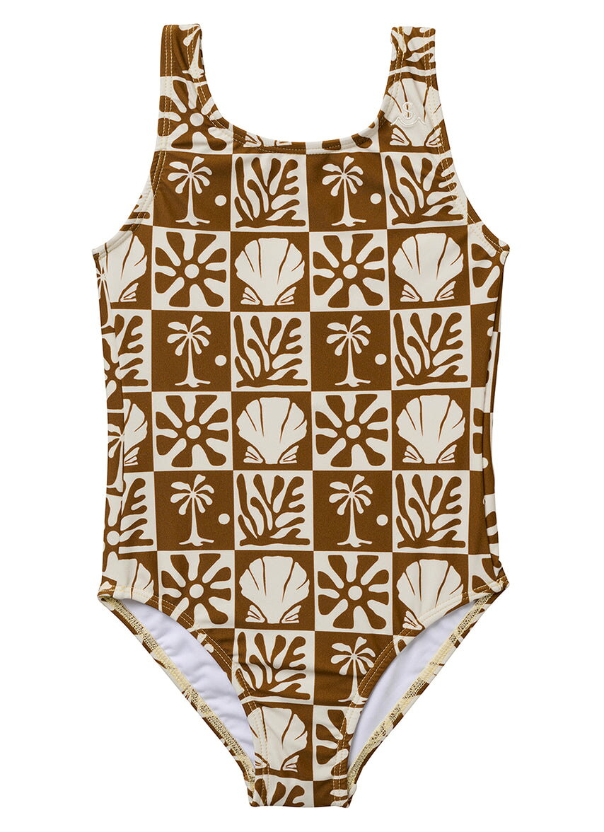 ブランド名Seaesta Surf性別Baby商品名Seaesta Surf Girls' Beach Checks One Piece Swimsuit (Toddler, Little Kid, Big Kid)カラーCoconutSeaesta Surf Girls' Beach Checks One Piece Swimsuit (Toddler, Little Kid, Big Kid) へようこそ。 お子様の夏の思い出を彩る、とっておきの一着をご紹介いたします。 ■ 商品説明・スペック Seaesta Surf Girls' Beach Checks One Piece Swimsuit は、元気いっぱいの女の子のためにデザインされた、快適さとスタイルを兼ね備えたワンピース水着です。 鮮やかな Beach Checks 柄は、太陽が降り注ぐビーチやプールの水面に映え、お子様の笑顔を一層輝かせます。 ・素材のこだわり 当製品は、高品質な水着素材を使用しております。 お子様のデリケートな肌に優しく、摩擦による不快感を最小限に抑えるよう配慮されています。 また、速乾性に優れているため、水遊びの後も冷えにくく、快適な状態を保ちやすいのが特長です。 紫外線対策も万全で、強い日差しからお子様の肌を守るUPF50+相当のUVカット機能を備えております。 さらに、塩素に強い素材を選定しているため、プールの利用でも生地の劣化を抑え、長くご愛用いただけます。 ・機能性とデザイン ワンピースタイプは、活発に動き回るお子様にとって最も安心感のあるデザインです。 肩からのずれ落ちを気にすることなく、思い切り水遊びを楽しんでいただけます。 また、体のラインに自然にフィットするよう計算されたカッティングは、動きやすさを確保しつつも美しいシルエットを演出します。 Toddler、Little Kid、Big Kid の各年齢層に合わせて最適なフィット感を提供するよう、細部にわたる設計が施されています。 ■ ブランド Seaesta Surf の特徴とこだわり Seaesta Surf は、カリフォルニアの自由なビーチライフスタイルにインスパイアされたキッズウェアブランドです。 「子供たちに海での素晴らしい体験を」という願いを込めて、遊び心と冒険心を刺激するデザインを追求しています。 ・哲学とインスピレーション 私たちは、子供たちが自然の中で思い切り遊び、新しい発見をする喜びを大切にしています。 Seaesta Surf の製品は、単なる衣料品ではなく、子供たちの成長と夏の思い出をサポートする「ツール」であると捉えています。 カリフォルニアの眩しい太陽、広大なビーチ、そして波の音が、私たちのデザインの源となっています。 ・品質と安全性へのコミットメント お子様の肌に触れるものだからこそ、素材選びから縫製に至るまで、徹底した品質管理を行っています。 安全性は私たちの最優先事項であり、肌に有害な物質を含まないこと、耐久性が高く長く使えることを重視しています。 子供たちが安心して身につけられる製品を提供することで、保護者の皆様にも信頼と安心をお届けします。 ■ 利用シーン・シチュエーション Seaesta Surf Girls' Beach Checks One Piece Swimsuit は、様々な夏のシーンで活躍します。 ・ビーチでの水遊びや海水浴 砂浜での砂遊びから波打ち際での水遊び、本格的な海水浴まで、ビーチでのあらゆる活動に最適です。 UPF50+のUVカット機能で、日差しを気にせず思い切り楽しめます。 ・プールでのスイミング 公共のプールやご家庭のプール、ホテルのプールなど、場所を選ばずにご着用いただけます。 塩素に強い素材なので、プールの水質にも安心して対応します。 ・リゾート地での休暇 家族旅行やリゾート滞在時にも、おしゃれな水着は必須アイテムです。 写真映えするデザインで、素敵な思い出の一枚を残すことができます。 ■ コーディネート・合わせ方の提案 この Seaesta Surf Girls' Beach Checks One Piece Swimsuit は、その魅力的なデザインゆえに、様々なアイテムとのコーディネートが楽しめます。 ・定番のビーチスタイル つば広の麦わら帽子やカラフルなビーチサンダル、サングラスを合わせれば、可愛らしいビーチスタイルが完成します。 日差し対策とともにおしゃれ度もアップします。 ・UV対策を強化したスタイル 水着の上に、薄手のラッシュガードやUVカット機能のあるTシャツを羽織ることで、さらに日焼け対策を強化できます。 同じ Seaesta Surf のアイテムや、シンプルなホワイト・ネイビー系の羽織りがおすすめです。 ・カジュアルなタウンユース風 水着の上に、ショートパンツやスカート、オーバーサイズのTシャツなどを重ね着すれば、水着とは思えない普段使いのようなコーディネートも可能です。 水から上がった後も、そのままカフェやショッピングへお出かけいただけます。 ・小物使いで差をつける お揃いの柄や色味のビーチバッグ、大きなバスタオルなどを合わせることで、トータルコーディネートが完成し、おしゃれ度が際立ちます。 ■ ターゲットユーザー・おすすめの人 この水着は、以下のようなお客様に特におすすめです。 ・元気いっぱいの女の子を持つ保護者の方 動きやすさと耐久性を重視しており、活発に遊ぶお子様にぴったりです。 ・安全性と快適性を最優先する方 肌に優しい素材とUPF50+のUVカット機能で、お子様をしっかりと守ります。 ・おしゃれで可愛い水着を探している方 Beach Checks 柄のスタイリッシュなデザインは、周りと差をつけたいお子様に最適です。 ・長く使える高品質なアイテムをお求めの方 塩素耐性や耐久性にも優れているため、シーズンを通して長くご愛用いただけます。 ・ギフトをお探しの方 誕生日や特別な日のプレゼントとして、きっと喜ばれる一着となるでしょう。 ToddlerからBig Kidまで幅広いサイズ展開があるため、年齢に合わせた最適な選択が可能です。 ■ 購入者へのメリット・魅力 Seaesta Surf Girls' Beach Checks One Piece Swimsuit をお選びいただくことで、お客様には多くのメリットがございます。 ・お子様の笑顔と楽しい夏の思い出 動きやすく、着心地の良い水着は、お子様が水遊びに夢中になれる環境を提供します。 可愛いデザインは、写真映えもするため、最高の夏の思い出作りをサポートします。 ・親御様の安心感 UPF50+の紫外線保護、デリケートな肌への配慮、そしてしっかりとしたフィット感により、親御様はお子様が安全に水遊びを楽しんでいることに安心感を覚えるでしょう。 ・優れた耐久性と経済性 高品質な素材と丁寧な縫製は、耐久性に優れ、頻繁な着用や洗濯にも耐えうることを意味します。 長く使えることで、結果的に経済的であり、環境にも優しい選択となります。 ・簡単なお手入れ 速乾性に加え、お手入れも簡単です。 洗濯機で洗えるため、忙しい親御様の手間を軽減します。 Seaesta Surf Girls' Beach Checks One Piece Swimsuit (Toddler, Little Kid, Big Kid) は、お子様が夏を最大限に楽しむための最高のパートナーです。 この一着で、忘れられない夏休みの思い出をたくさん作ってください。 皆様のご利用を心よりお待ちしております。※画像はイメージです