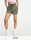 PIECES PETITE 【小さめ】 ハイ ショーツ ハーフパンツ 黒色 ブラック レディース 【 PIECES PETITE HIGH WAISTED SHORTS IN BLACK FLORAL 】