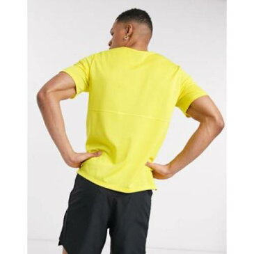 ロゴ Tシャツ 黄色 イエロー メンズファッション トップス カットソー 【 YELLOW NIKE RUNNING BREATHE LARGE LOGO TSHIRT IN 】