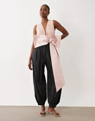 エイソス サテン ピンク レディース ASOS LUXE ASOS LUXE SATIN BOW PLUNGE CROPPED TOP IN LIGHT PINK / レディースファッション トップス