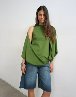 トップショップ Tシャツ 緑 グリーン レディース TOPSHOP CAPE DRAPED TEE IN PESTO GREEN / PESTO GREEN レディースファッション トップス