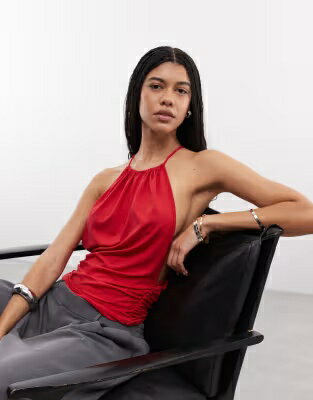 ウィークデイ 赤 レッド レディース WEEKDAY RUCHED HALTER NECK TOP WITH OPEN BACK IN RED / レディースファッション トップス