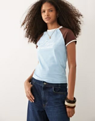 エイソス ラグラン スリーブ Tシャツ グラフィック 青色 ブルー & レディース ASOS DESIGN ASOS DESIGN CONTRAST RAGLAN SLEEVE T-SHIRT WITH HIGHLY FAVORED GRAPHIC IN LIGHT BLUE AND CHOCOLATE / BLUE & CHOCOLATE レディー