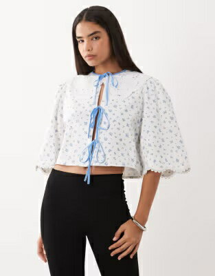 白色 ホワイト アイボリー レディース SISTER JANE SISTER JANE DALARNA COTTON BRODERIE COLLAR BOW DETAIL BLOUSE IN WHITE DITSY FLORAL / IVORY レディースファッション トップス