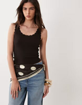 ニット タンクトップ 茶色 ブラウン レディース JDY SCALLOP EDGE KNIT TANK TOP IN CHOCOLATE BROWN / CHOCOLATE TORTE レディースファッション トップス