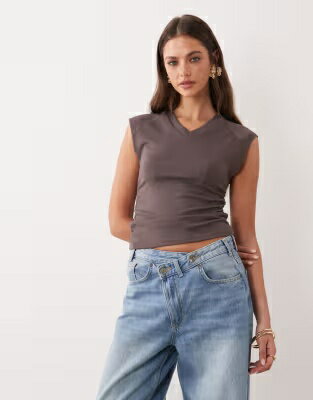 エイソス ノンスリーブ Vネック 茶色 ブラウン レディース ASOS DESIGN ASOS DESIGN SLEEVELESS V-NECK TOP IN BROWN - PART OF A SET / レディースファッション トップス