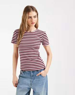 ピーシーズ スリーブ Tシャツ ピンク ワイン色 バーガンディー ストライプ 半袖 レディース PIECES SHORT SLEEVE RIBBED T-SHIRT IN PINK AND BURGUNDY STRIPE / ROSEATE SPOONBILL レディースファッション トッ
