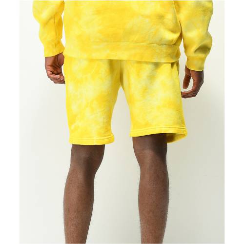 クラブ 黄色 イエロー ネクタイ スウェット ショーツ ハーフパンツ メンズ 【 YELLOW SWEAT 999 CLUB BY JUICE WRLD BARBED DAISY TIE DYE SHORTS 】