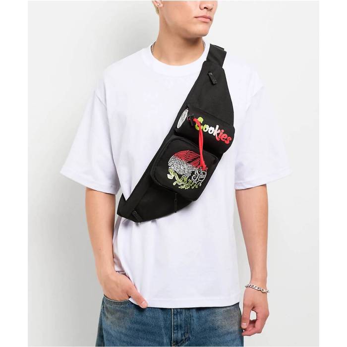 Cookies Clothing 【 Cookies La Raza Parker Black Fanny Pack Men's Black 】 ロサンゼルス パーカー..