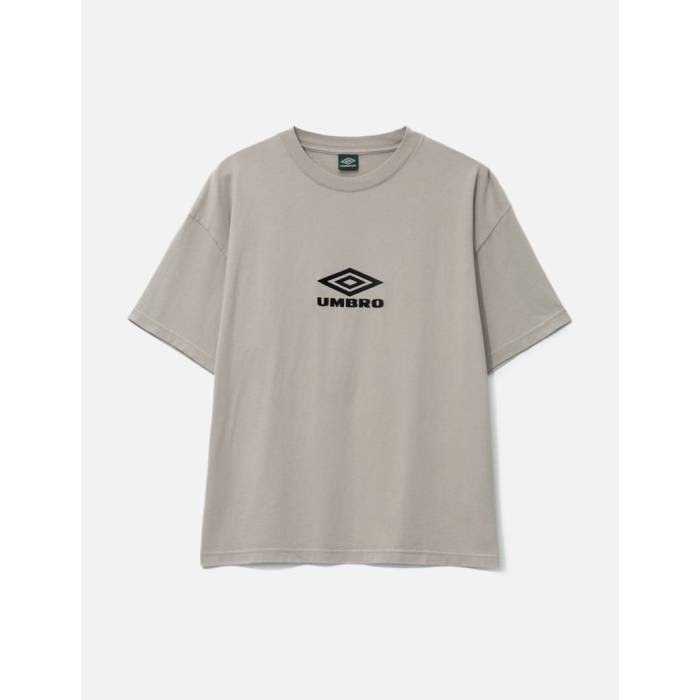 アンブロ Umbro 【 Og Logo T-Shirt Men Taupe 】 ロゴ Tシャツ メンズ(4.0)