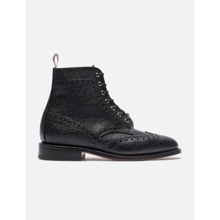 トム ブラウン Thom Browne 【 Wingtip Brogue Boot With Leather Sole In Black Pebble Grain Women Black 】 ブーツ レザー 黒色 ブ..